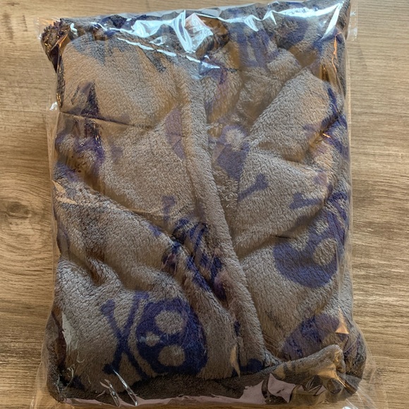 Gap Kids Boys Skull & Crossbones Bathrobe Size 6 - Picture 5 of 6